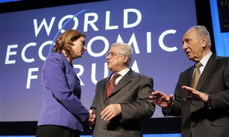 Tzipi Livni, Mahmoud Abbas, président de l'Autorité Palestinienne, et Shimon Peres, vice premier ministre israélien